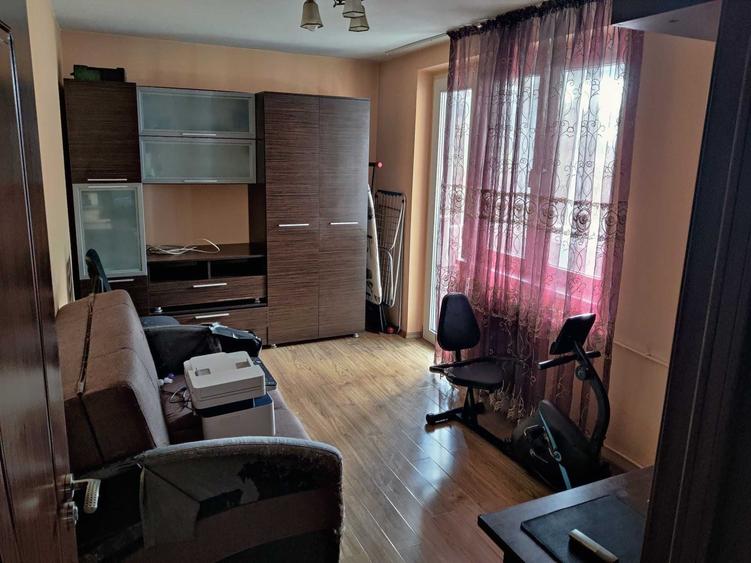 Apartament cu 4 camere decomandat în Cantemir