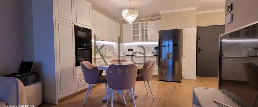 Apartament cu 3 camere semidecomandat, mobilat în Semicentral