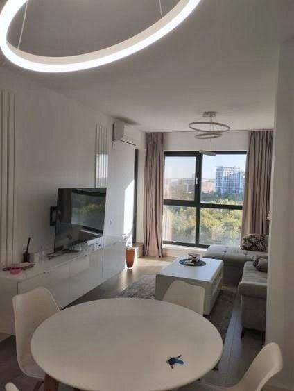 Apartament cu 3 camere semidecomandat, mobilat în Pipera