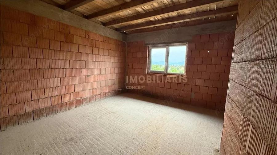 Casă cu Teren 800 Mp în Mocira