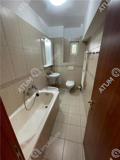 Apartament 3 camere decomandate 2 balcoane in zona centrala Sibiu - 11
