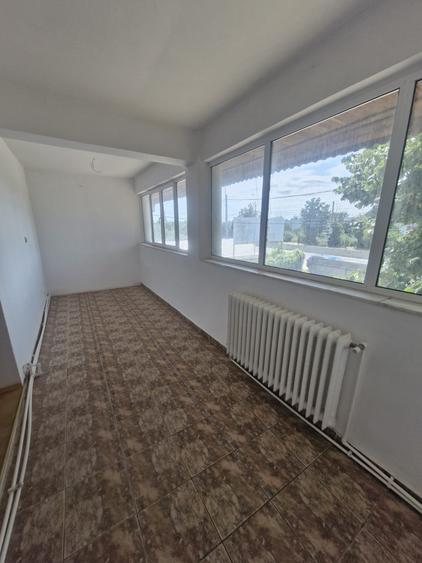 Casă cu 8 camere cu Canalizare în Săftica