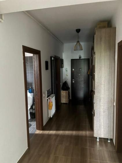 Apartament cu 3 camere decomandat, mobilat în Titan