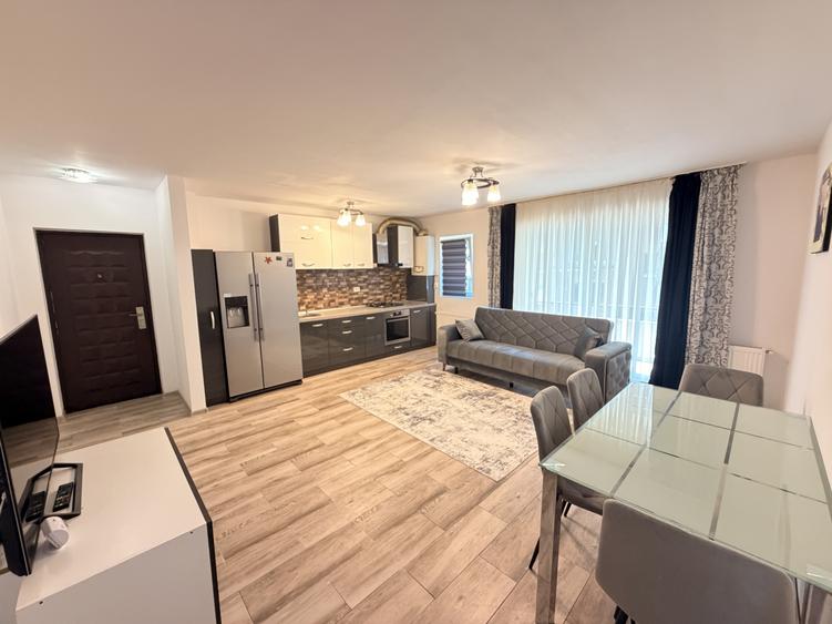 Apartament cu 3 camere semidecomandat, mobilat în Florești