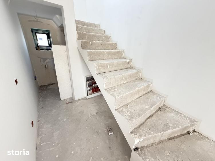 Casă cu 5 camere cu Teren 158 Mp în Glina