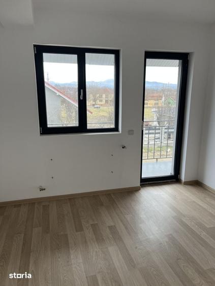 Casă cu 4 camere cu Teren 250 Mp în Central