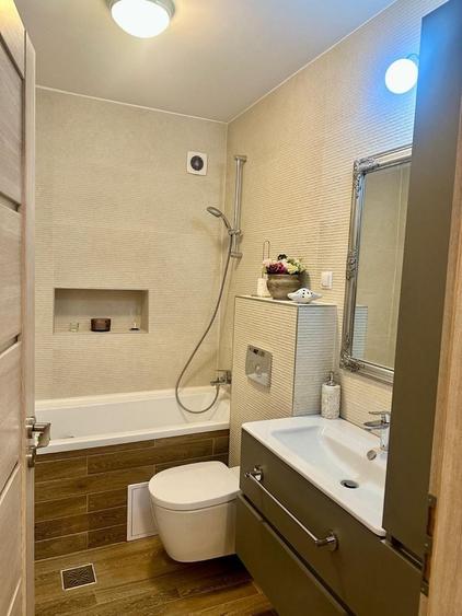 Apartament cu 3 camere în Florești
