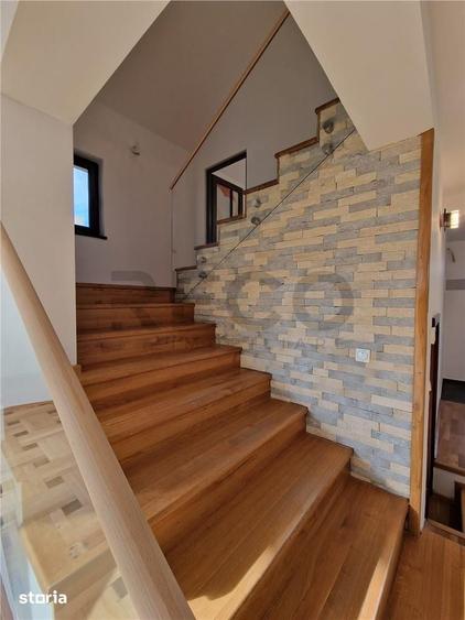 Casă cu 8 camere cu Teren 2756 Mp în Sântandrei