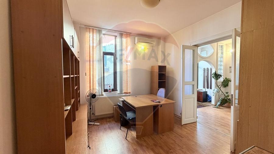 Casă cu 4 camere cu Teren 435 Mp în Central
