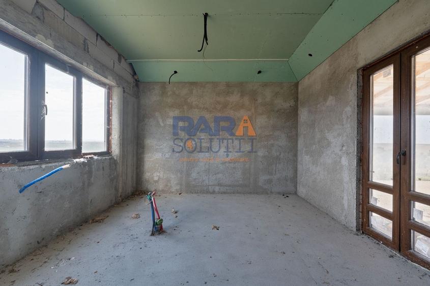 Casă cu 6 camere cu Garaj în Bâra