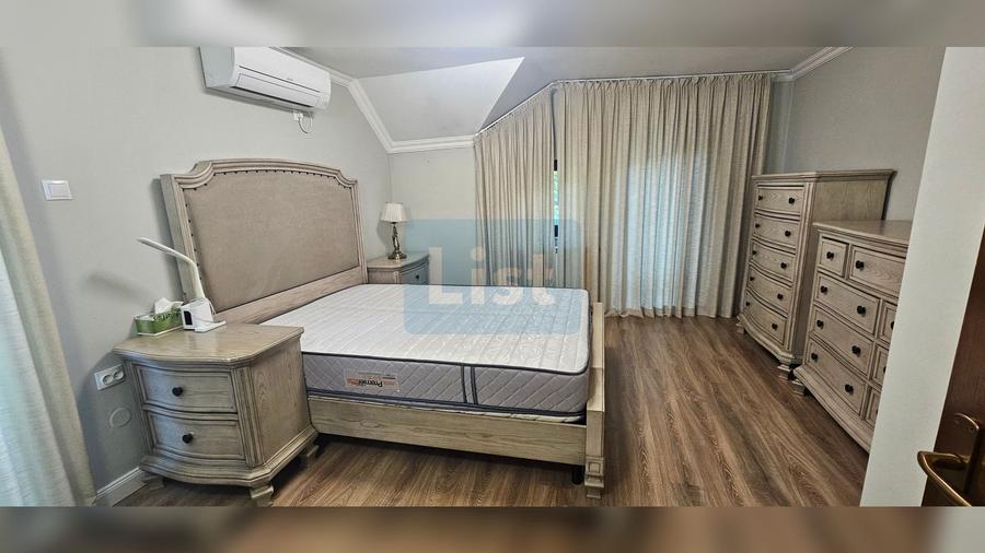 Casă cu 5 camere cu Teren 2400 Mp în Centura