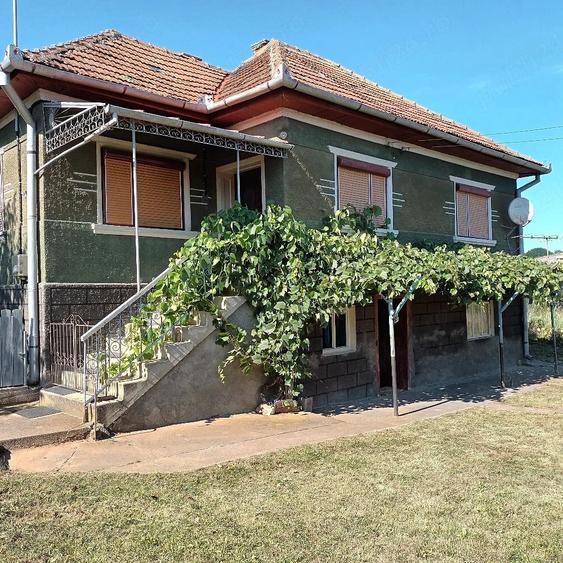 Casă cu Teren 2500 Mp în Mihăiești
