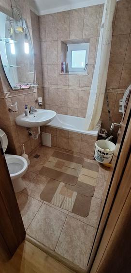 Apartament cu 3 camere decomandat în Exterior Vest