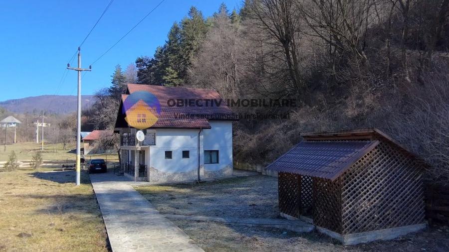 Casă individuală cu 4 camere cu Teren 1227 Mp în Pângărăcior