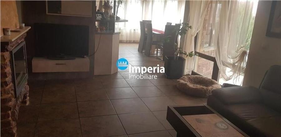 Casă individuală cu 5 camere cu Piscina în Breazu