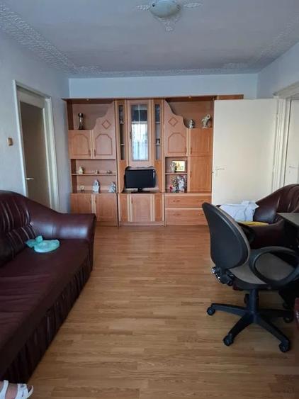 Apartament 2 camere, semidecomandat, 44 mp, ac, metrou aproape, 1 Mai - 3