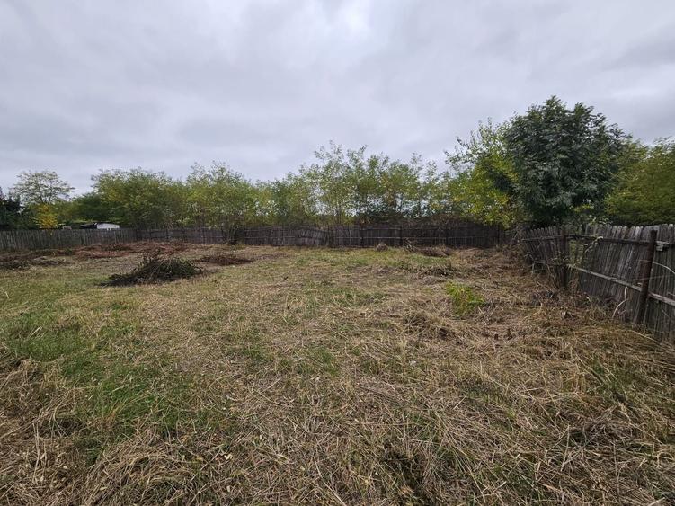 Teren Construcții intravilan de 614 mp, în Bradu