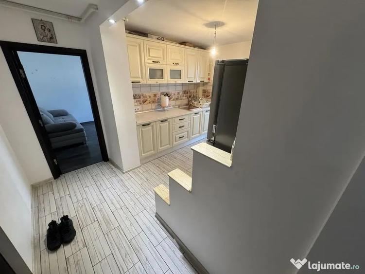 Apartament cu 2 camere decomandat în Km 5