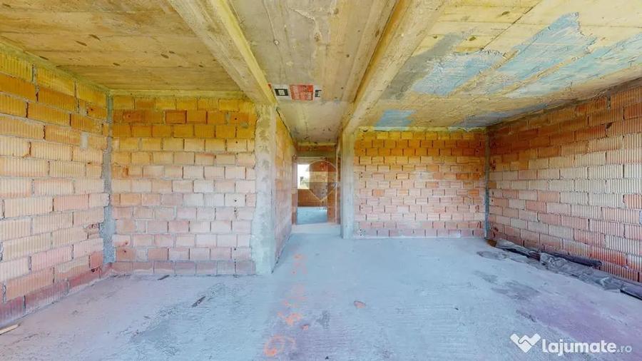 Casă cu 5 camere cu Teren 1000 Mp în Cristian