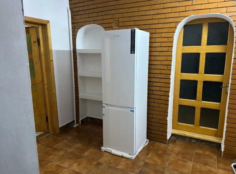 Apartament Cu 3 Camere Decomandate Zona Obcini - Intrare - 8