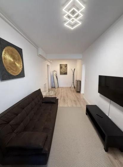 Apartament cu 2 camere semidecomandat, mobilat în Pipera