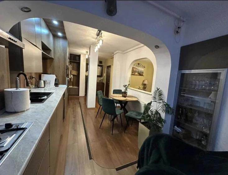 Apartament cu 3 camere decomandat în Central