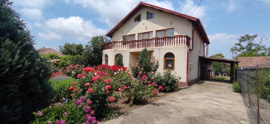 Casă cu 5 camere cu Teren 1320 Mp în Central