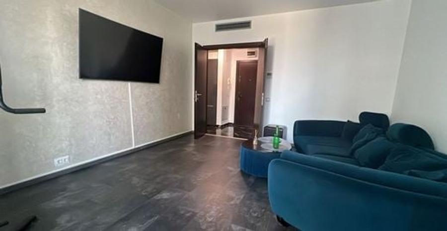 Apartament cu 2 camere semidecomandat, mobilat în Văcăresti