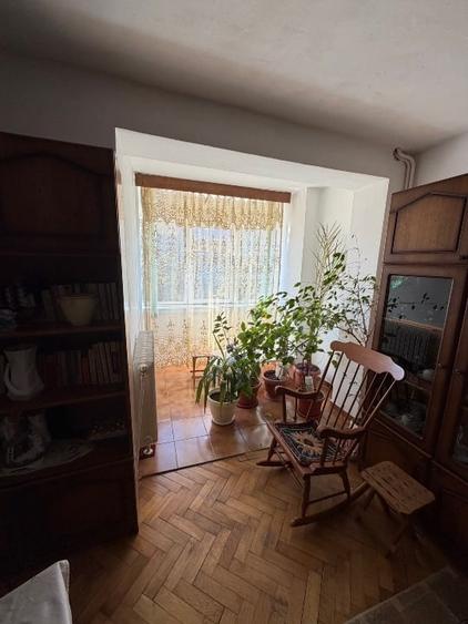Apartament cu 3 camere decomandat, mobilat în Central