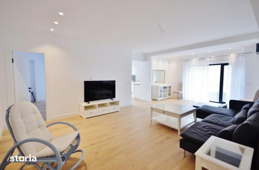 Apartament cu 3 camere semidecomandat în Gara de Nord