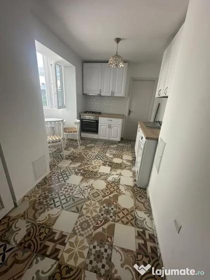 Apartament cu 3 camere semidecomandat în Ultracentral