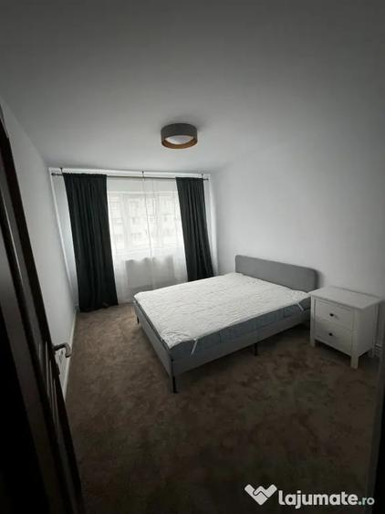 Apartament cu 3 camere decomandat în Podu Roș