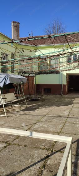Casă cu 4 camere cu Teren 600 Mp în Intim