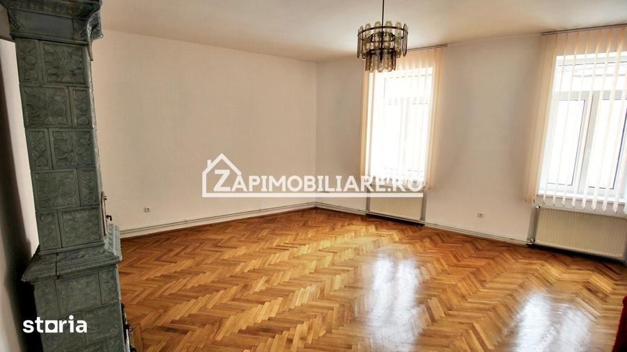 Casă cu 5 camere cu Teren 370 Mp în Central
