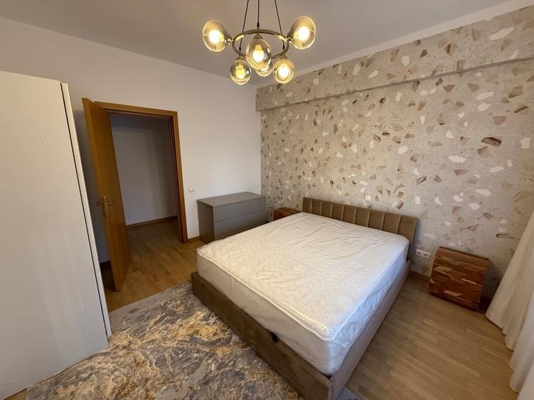Apartament cu 4 camere semidecomandat, mobilat în Herăstrău