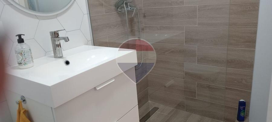 Apartament cu 3 camere decomandat, mobilat în Ultracentral