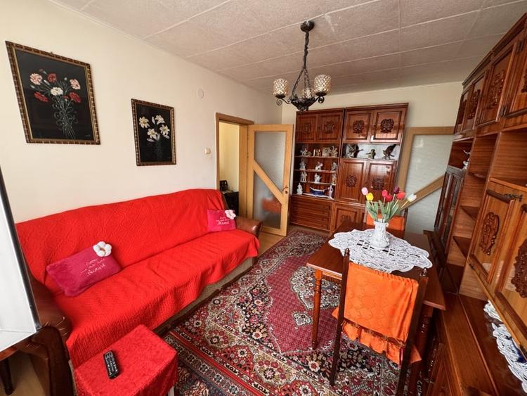 Apartament cu 3 camere decomandat, mobilat în Calea București