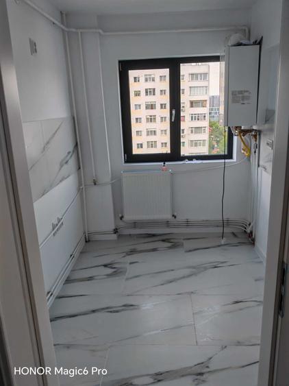Apartament cu 3 camere semidecomandat în Splai Bahlui