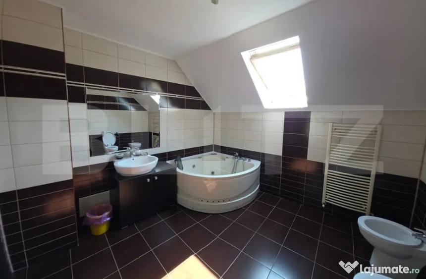 Casă cu 4 camere cu Teren 250 Mp în Central
