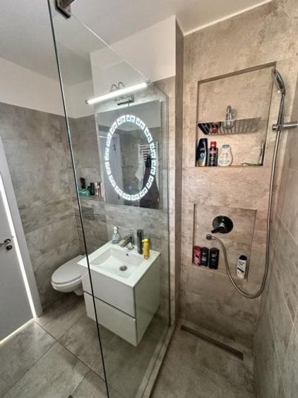 Apartament cu 3 camere decomandat, mobilat în Berceni