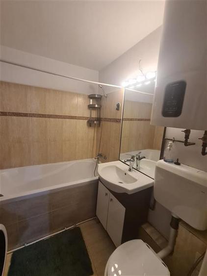 Apartament cu 2 camere decomandat, mobilat în Tei