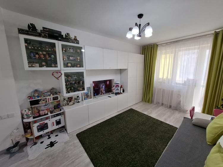 Apartament cu 2 camere și balcon cu vedere port Bd Ferdinand - 1