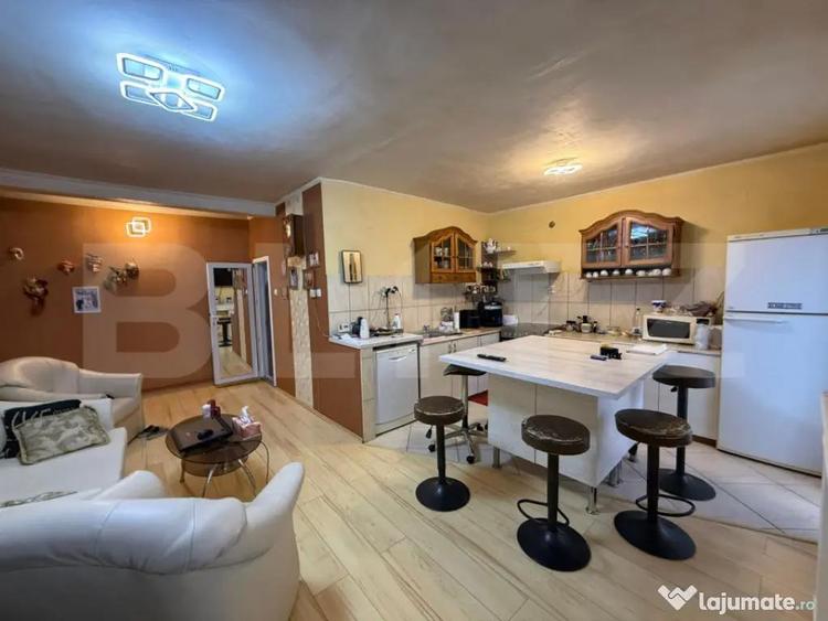 Apartament cu 7 camere în Ultracentral
