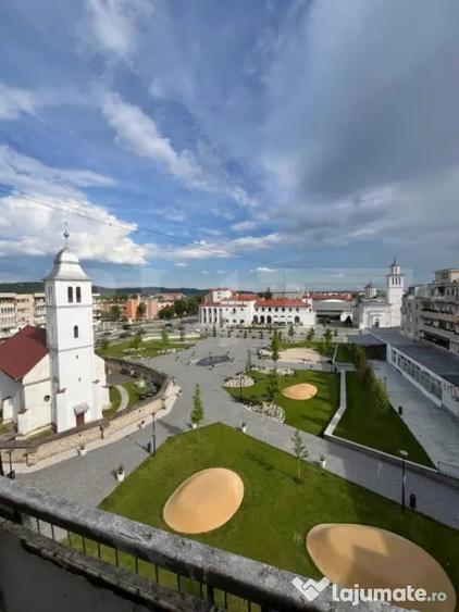 Apartament cu 4 camere semidecomandat în Câmpia Turzii