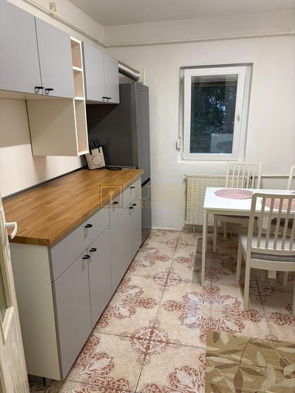 Apartament cu 2 camere semidecomandat, mobilat în Complex Studențesc