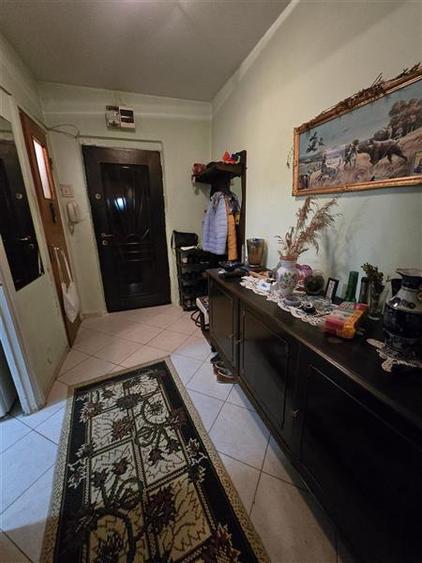 Apartament cu 3 camere semidecomandat în Brâncoveanu