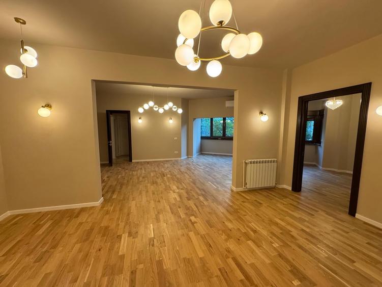 Apartament cu 4 camere semidecomandat în Cotroceni