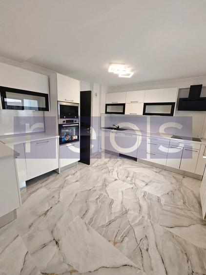 Apartament cu 4 camere decomandat, mobilat în Decebal