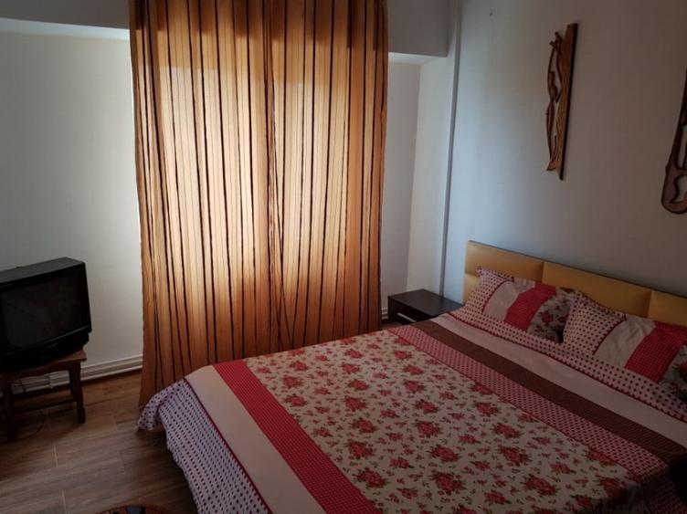Apartament cu 2 camere decomandat în Delfinariu