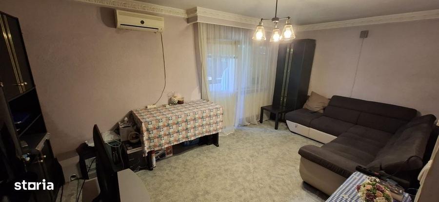 Apartament cu 3 camere decomandat în Est